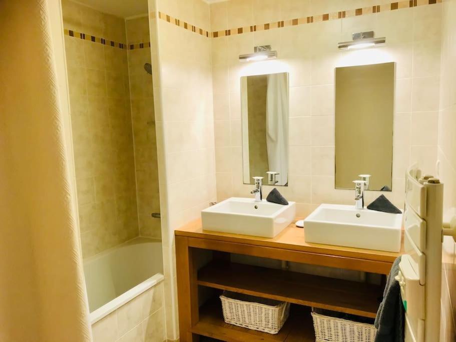 Grand Bleu Apartment แซ็ต ภายนอก รูปภาพ